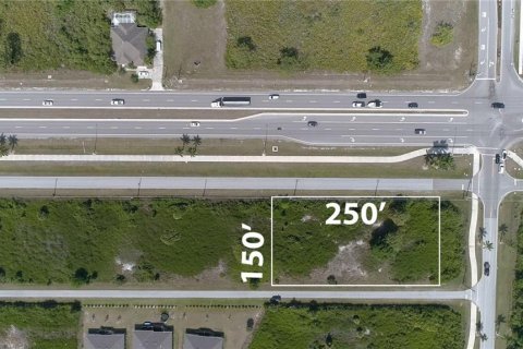 Terrain à vendre à Port Charlotte, Floride № 213759 - photo 1