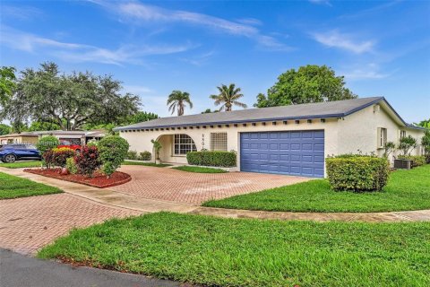 House in Pembroke Pines, Florida 4 bedrooms, 173.26 sq.m. № 1321539 - photo 4