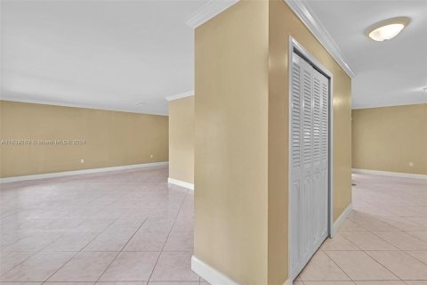 House in Pembroke Pines, Florida 4 bedrooms, 173.26 sq.m. № 1321539 - photo 9