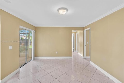 House in Pembroke Pines, Florida 4 bedrooms, 173.26 sq.m. № 1321539 - photo 26