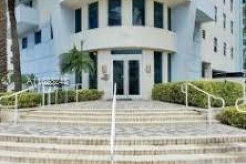Condominio en venta en Surfside, Florida, 2 dormitorios, 93.09 m2 № 3204 - foto 11
