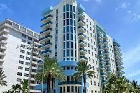 Condominio en venta en Surfside, Florida, 2 dormitorios, 93.09 m2 № 3204 - foto 3