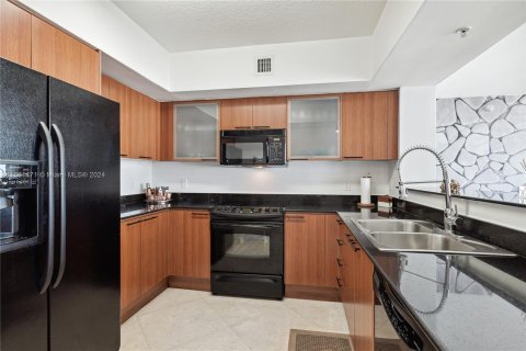 Condo in Sunny Isles Beach, Florida, 2 bedrooms  № 1184093 - photo 5