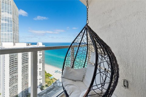 Condominio en venta en Sunny Isles Beach, Florida, 2 dormitorios, 132.2 m2 № 1184093 - foto 14