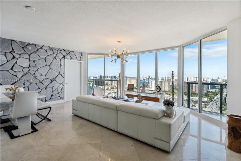 Condominio en venta en Sunny Isles Beach, Florida, 2 dormitorios, 132.2 m2 № 1184093 - foto 3