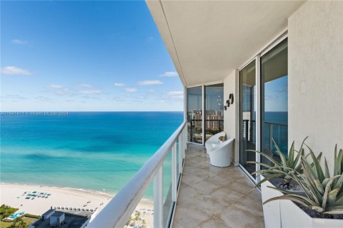 Condo in Sunny Isles Beach, Florida, 2 bedrooms  № 1184093 - photo 1