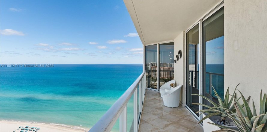 Condominio en Sunny Isles Beach, Florida, 2 dormitorios  № 1184093