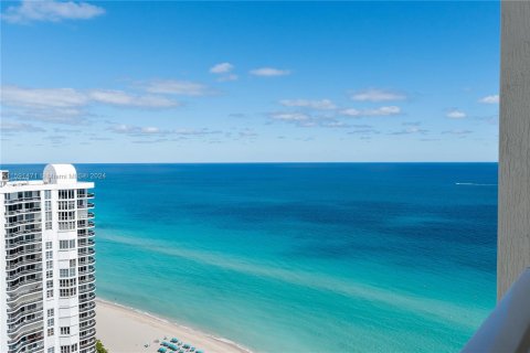 Condominio en venta en Sunny Isles Beach, Florida, 2 dormitorios, 132.2 m2 № 1184093 - foto 13