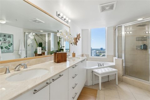 Condo in Sunny Isles Beach, Florida, 2 bedrooms  № 1184093 - photo 8