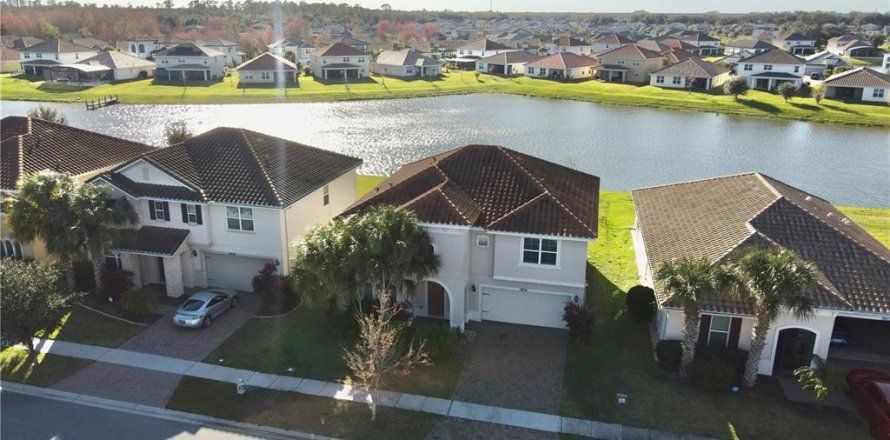 House in BELLALAGO in Kissimmee, Florida 5 bedrooms, 262.91 sq.m. № 1369345