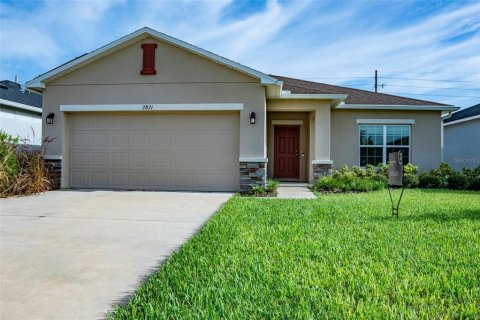 House in Saint Cloud, Florida 3 bedrooms, 139.35 sq.m. № 1369343 - photo 1