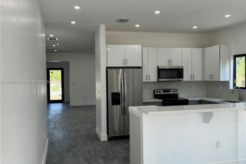 House in Miami, Florida 5 bedrooms, 213.68 sq.m. № 1140675 - photo 5