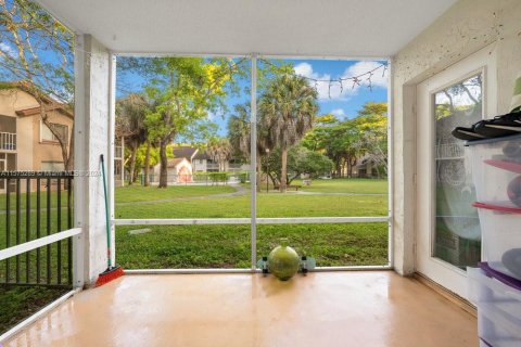 Condo in Miami, Florida, 2 bedrooms  № 1140765 - photo 25