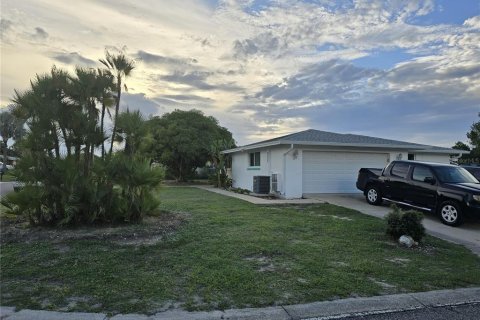 Casa en venta en Port Richey, Florida, 3 dormitorios, 148.64 m2 № 1366682 - foto 1