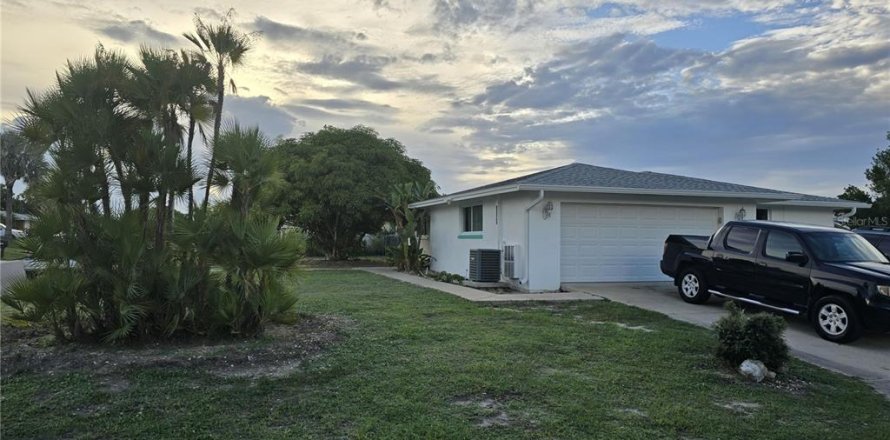 Casa en Port Richey, Florida 3 dormitorios, 148.64 m2 № 1366682