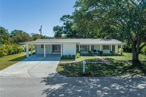 House in Vero Beach, Florida 3 bedrooms, 193.14 sq.m. № 1102043 - photo 1