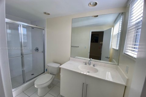 Copropriété à vendre à Hollywood, Floride: 2 chambres, 110.18 m2 № 1290665 - photo 11