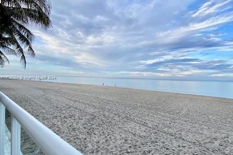 Condo in Hollywood, Florida, 2 bedrooms  № 1290665 - photo 20