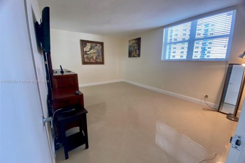 Copropriété à vendre à Hollywood, Floride: 2 chambres, 110.18 m2 № 1290665 - photo 12