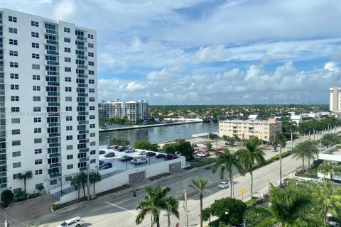 Condo in Hollywood, Florida, 2 bedrooms  № 1290665 - photo 6