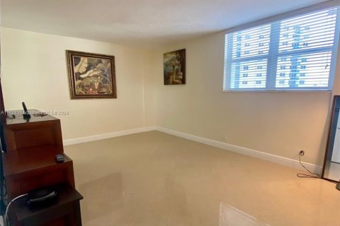 Condo in Hollywood, Florida, 2 bedrooms  № 1290665 - photo 13