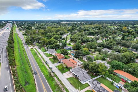 House in Orlando, Florida 4 bedrooms, 155.52 sq.m. № 1398771 - photo 4