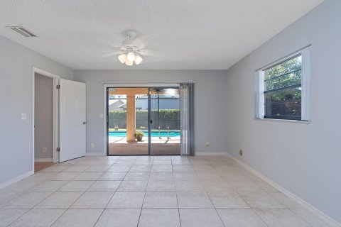 House in Wellington, Florida 3 bedrooms, 181.53 sq.m. № 1120996 - photo 12