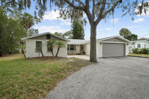 House in New Port Richey, Florida 3 bedrooms, 169.27 sq.m. № 1253983 - photo 1