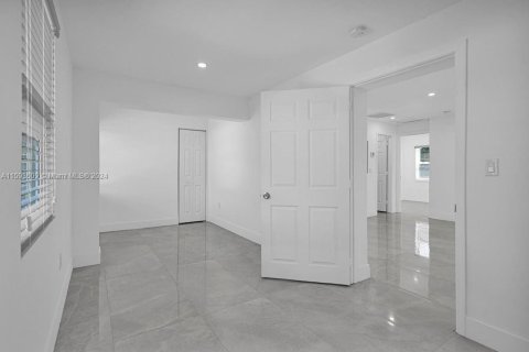 Casa en venta en Miami Gardens, Florida, 3 dormitorios, 82.22 m2 № 1186717 - foto 20