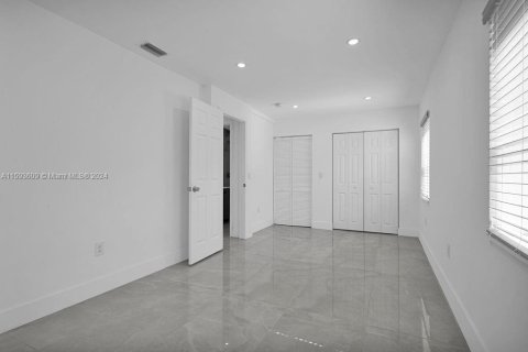 Villa ou maison à vendre à Miami Gardens, Floride: 3 chambres, 82.22 m2 № 1186717 - photo 30