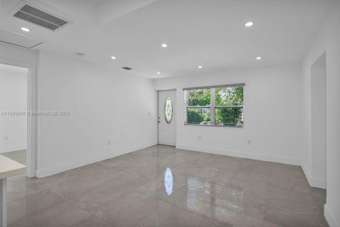 Casa en venta en Miami Gardens, Florida, 3 dormitorios, 82.22 m2 № 1186717 - foto 23