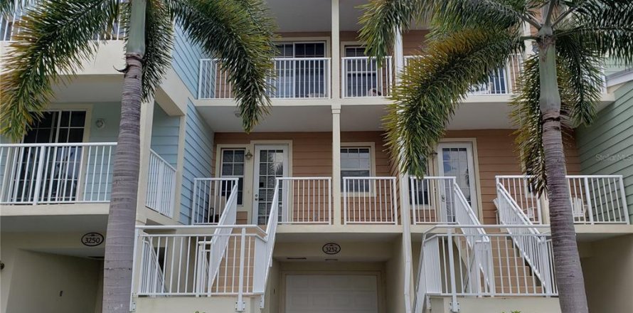 Townhouse in Ruskin, Florida 2 bedrooms, 110 sq.m. № 1364536