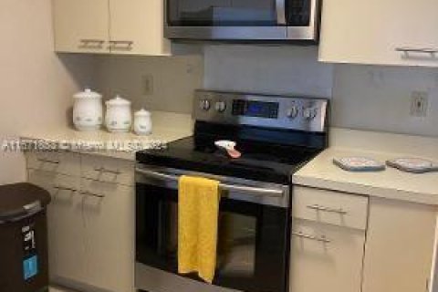 Condo in Miami Beach, Florida, 1 bedroom  № 1393557 - photo 4