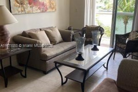 Condo in Miami Beach, Florida, 1 bedroom  № 1393557 - photo 5