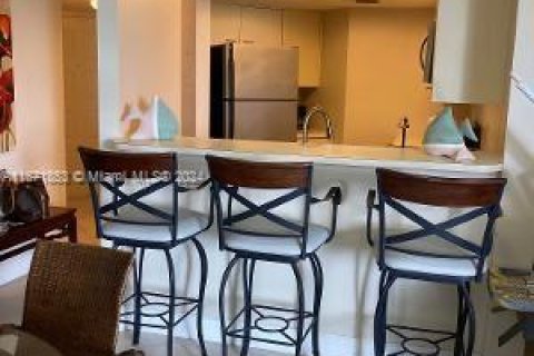 Condo in Miami Beach, Florida, 1 bedroom  № 1393557 - photo 3