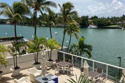 Condo in Miami Beach, Florida, 1 bedroom  № 1393557 - photo 9