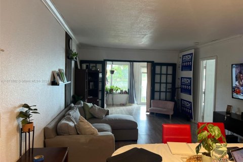 Condo in Miami, Florida, 2 bedrooms  № 1393559 - photo 3