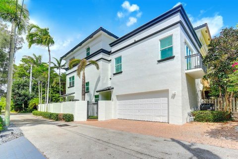 Townhouse in Fort Lauderdale, Florida 3 bedrooms, 251.49 sq.m. № 1393558 - photo 2