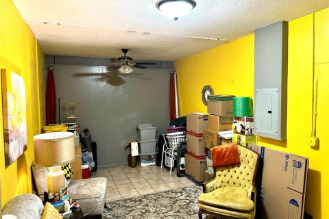 House in Hallandale Beach, Florida 3 bedrooms, 134.8 sq.m. № 1230184 - photo 1