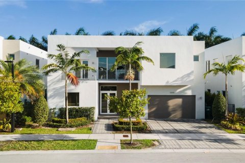 Casa en venta en Doral, Florida, 4 dormitorios, 336.68 m2 № 1100642 - foto 1