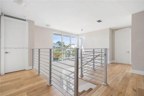 Casa en venta en Doral, Florida, 4 dormitorios, 336.68 m2 № 1100642 - foto 15