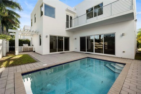Casa en venta en Doral, Florida, 4 dormitorios, 336.68 m2 № 1100642 - foto 29