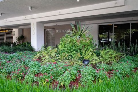 Apartamento en venta en Miami, Florida, 3 dormitorios, 144 m2 № 76777 - foto 7