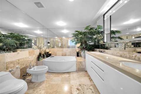 Condo in Miami Beach, Florida, 3 bedrooms  № 754130 - photo 16