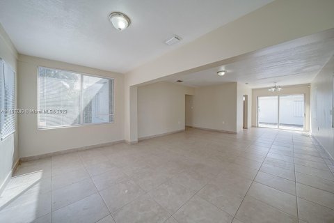 Casa en venta en Miami, Florida, 2 dormitorios, 96.34 m2 № 875923 - foto 10