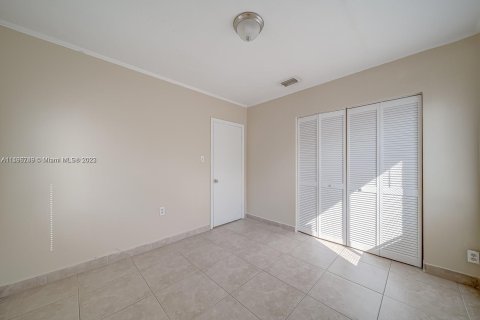 Villa ou maison à vendre à Miami, Floride: 2 chambres, 96.34 m2 № 875923 - photo 17