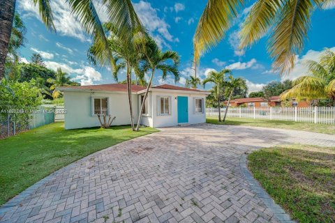 Villa ou maison à vendre à Miami, Floride: 2 chambres, 96.34 m2 № 875923 - photo 1