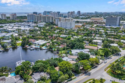 House in Fort Lauderdale, Florida 2 bedrooms, 167.5 sq.m. № 763228 - photo 1