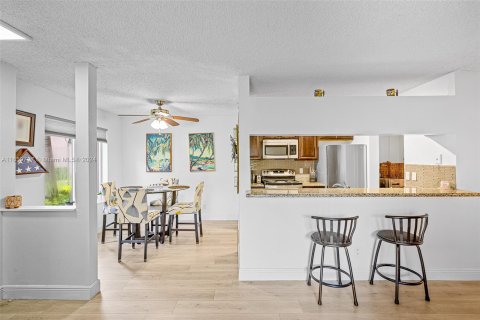 Condo in Miami, Florida, 1 bedroom  № 1365288 - photo 11