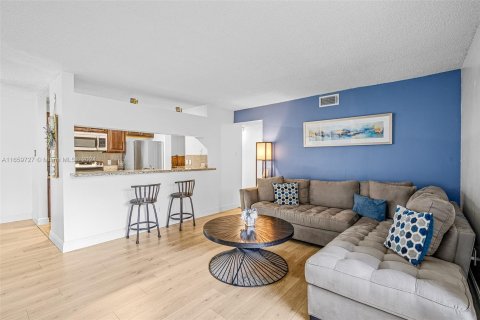 Condo in Miami, Florida, 1 bedroom  № 1365288 - photo 9